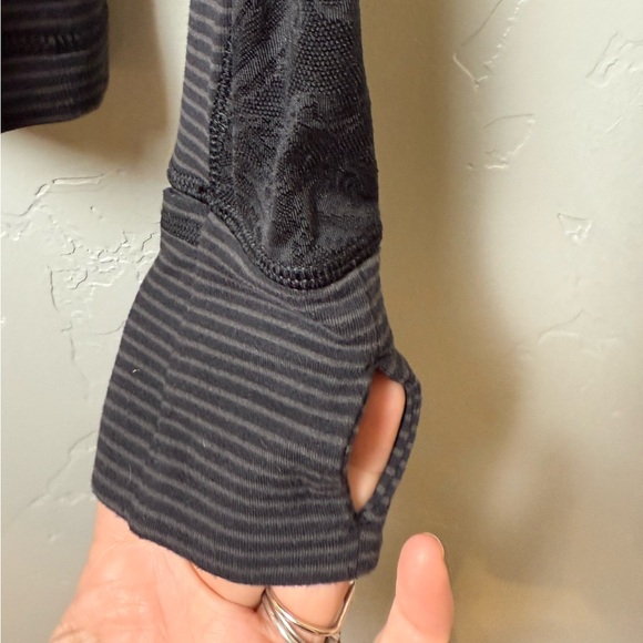 Lululemon Star Runner Pullover Zip-Up Jacket Black Stripe / Lace Size 8 - Picture 4 of 5